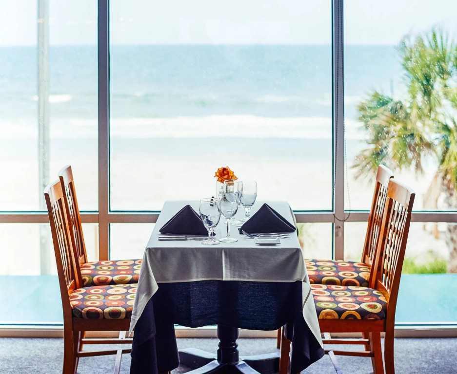 The Oceanfront Litchfield Inn 251