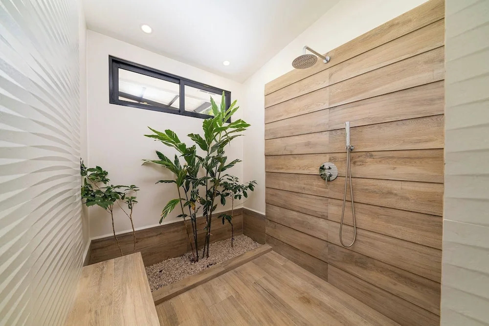 New Oasis in Gated Community With Pool Breakfast