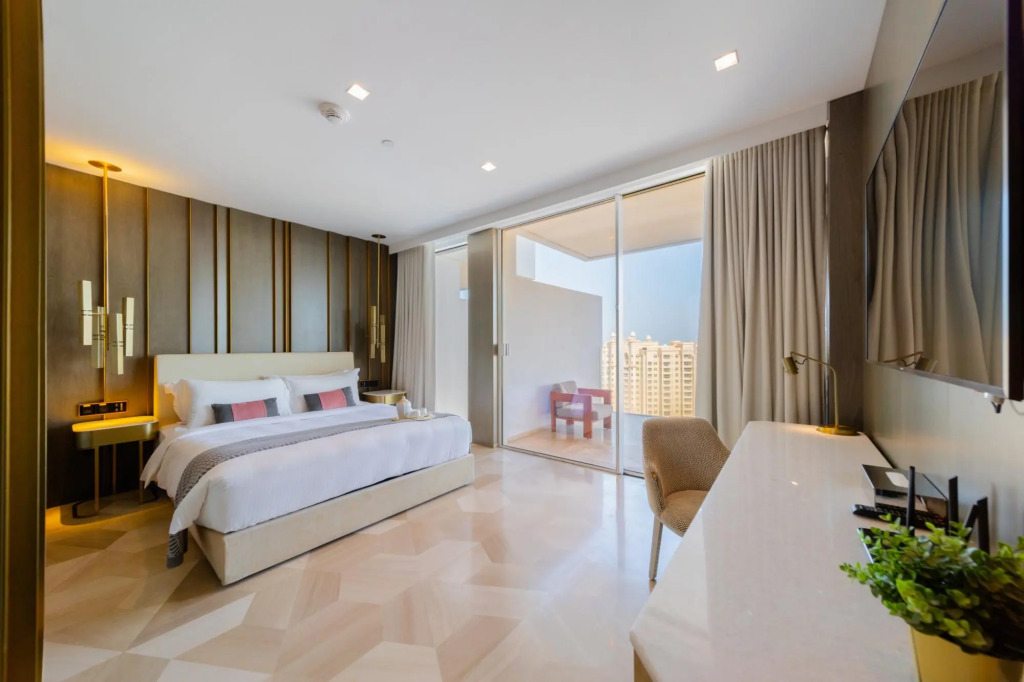 DXB - Five - 41506 - PJ