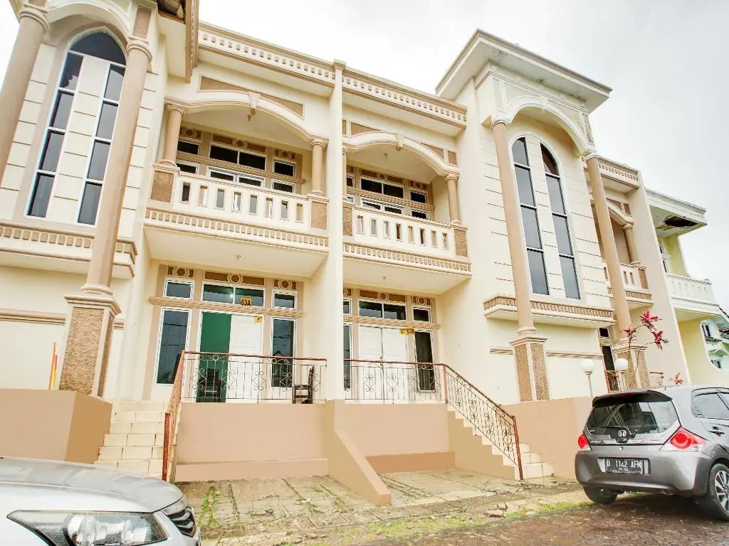 OYO 3241 Grand Suites Palace 4