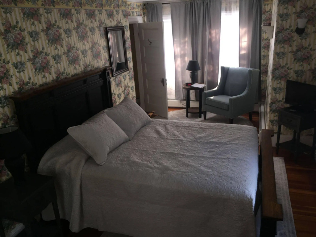 The Harbor Inn