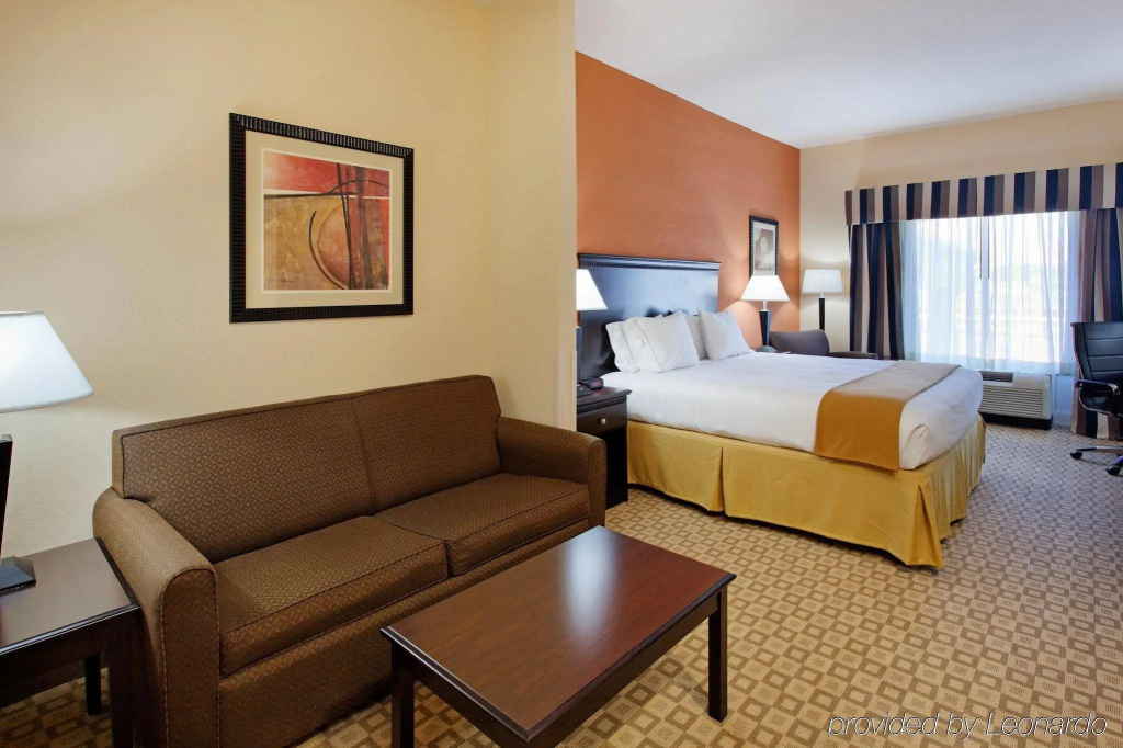 Holiday Inn Express Hotel & Suites Talladega by IHG