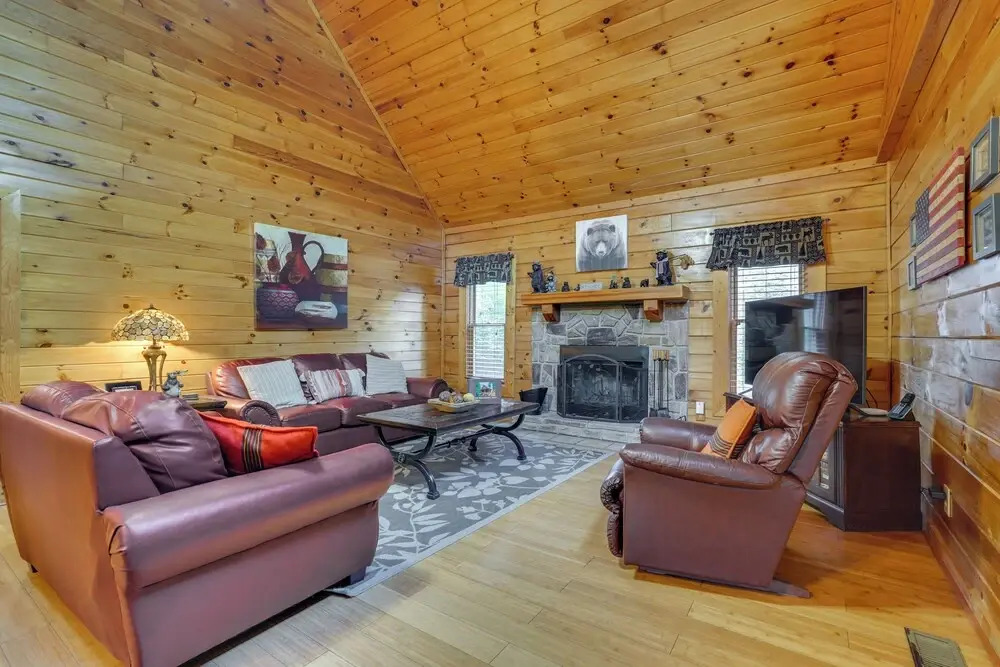 The Dreamer's Nest Sevierville Cabin w/ Hot Tub!