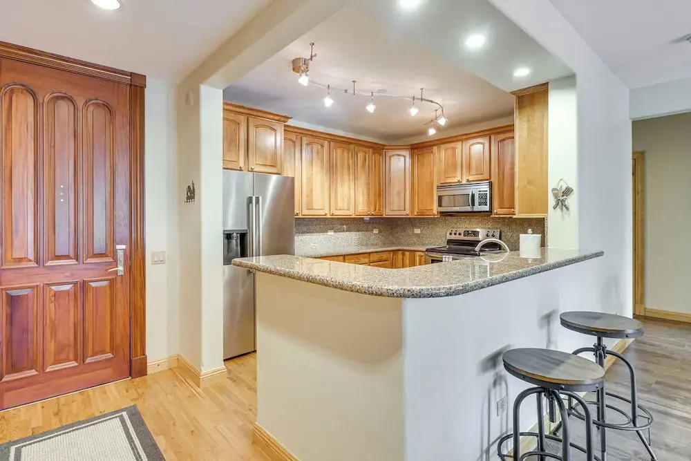 2 Mi to Angel Fire Resort: Luxury Condo w/ Balcony