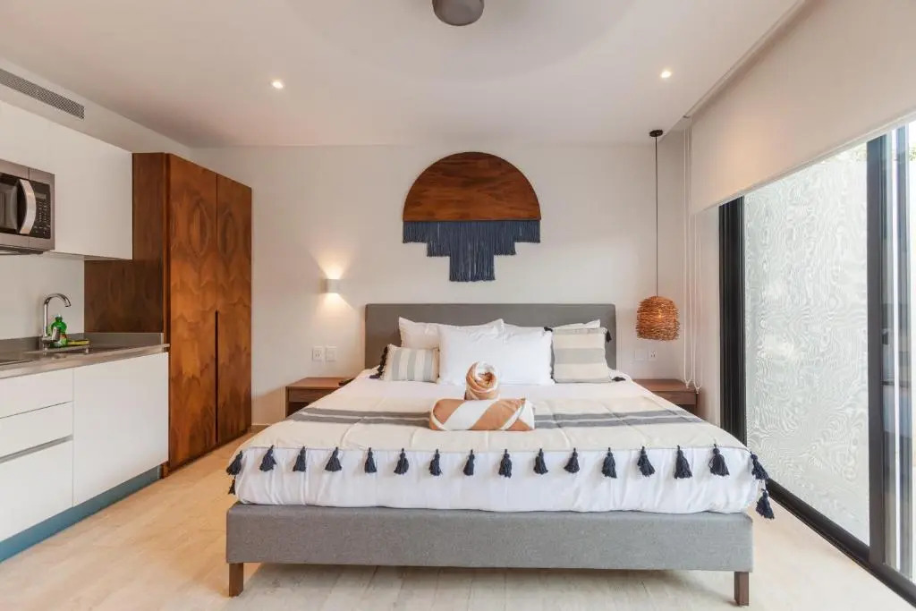 LAGUNAS CENTRAL PARK High tech studio with backyard / Pool & Gym at condo! 2 pax