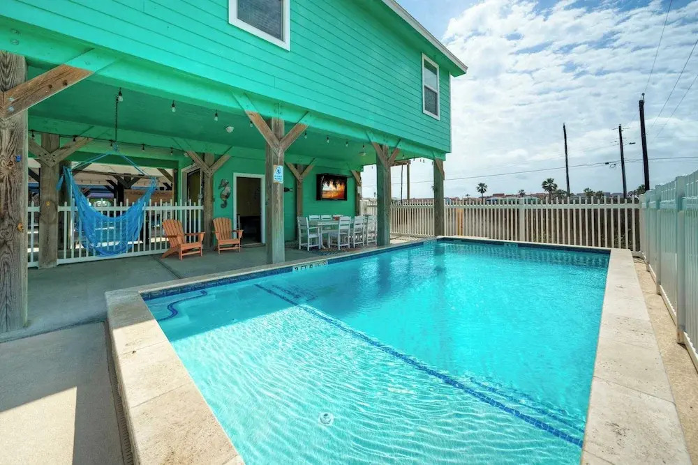 Mins to Beach + Private Pool Golf Cart Zone Game Room Sleeps 12