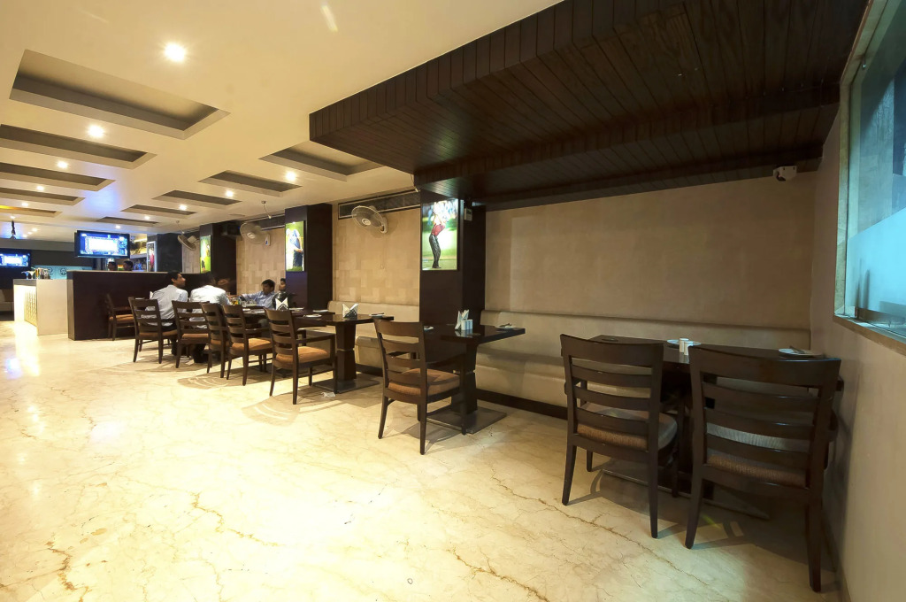 Hotel Le Roi Near New Delhi Railway Station