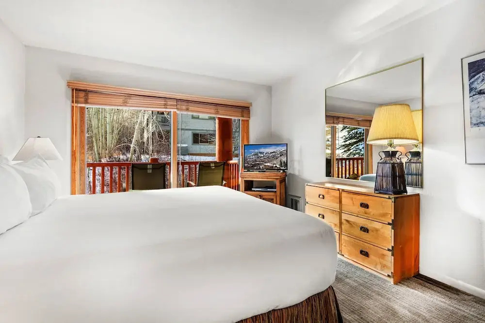 Snow Flower 065 2 Bedroom Condo by RedAwning