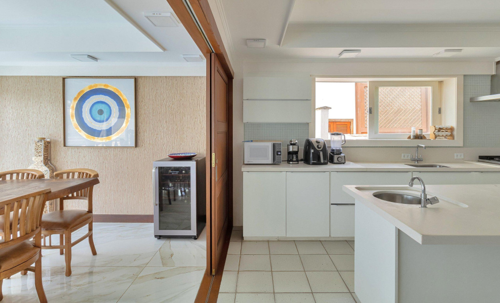 Mansão Pé na Areia da Ferradura Por Luxury Rentals