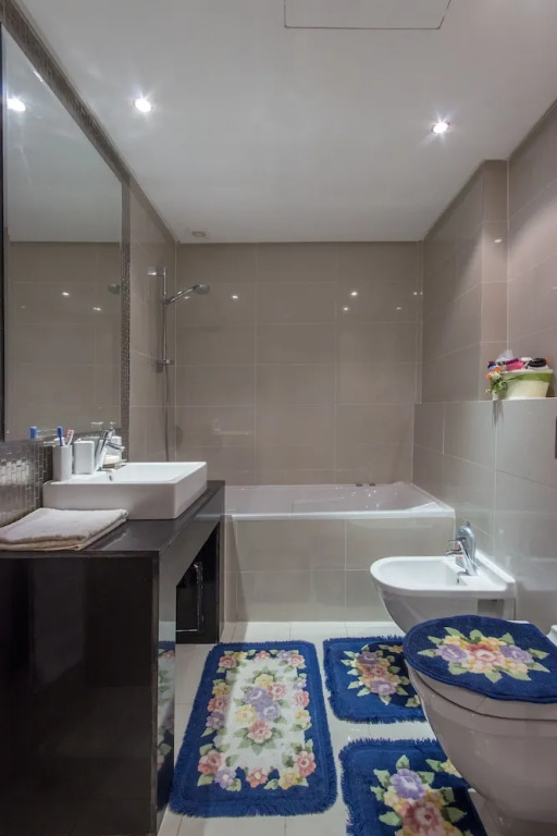 Family Only Flat in Golf City