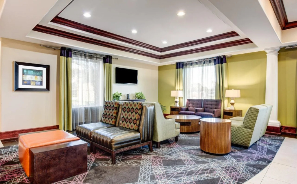Holiday Inn Express and Suites Raceland - Highway