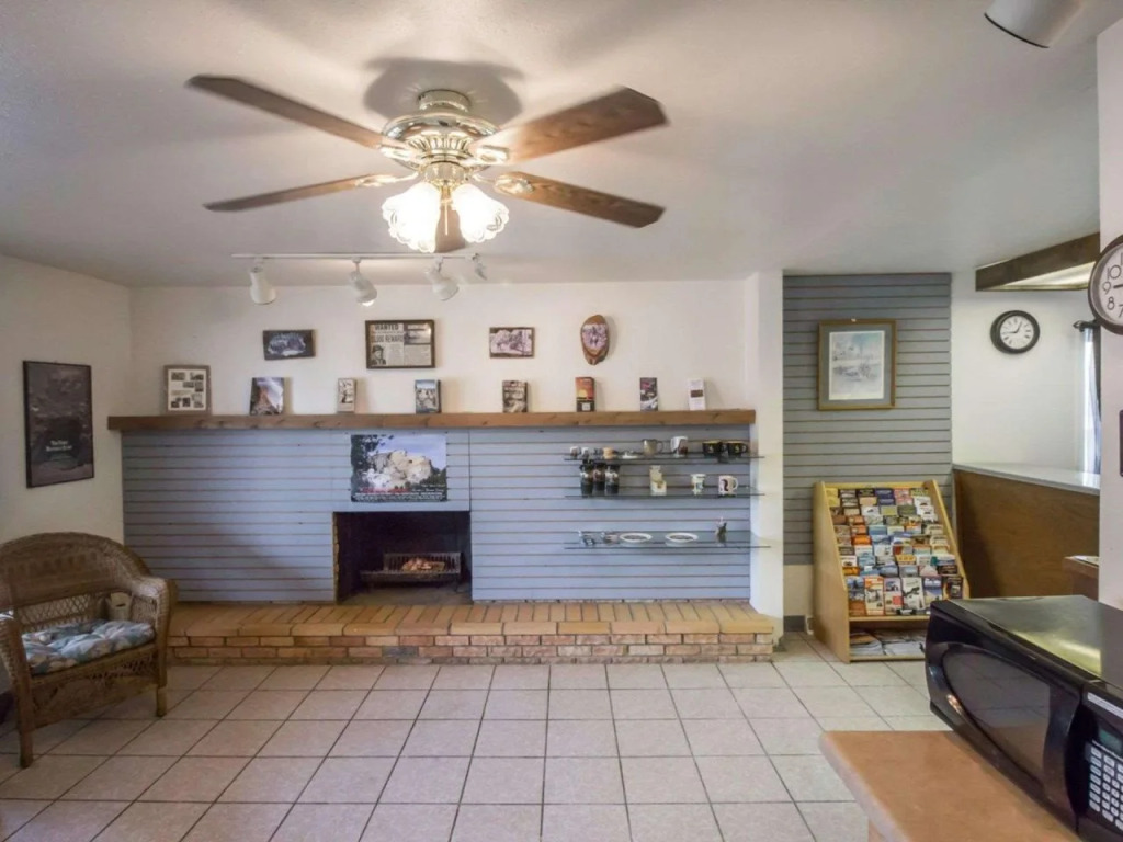 Deer Lodge Motel