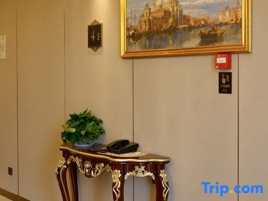 Vienna International Hotel (Yinzhu Metro Station, West Coast, Qingdao)
