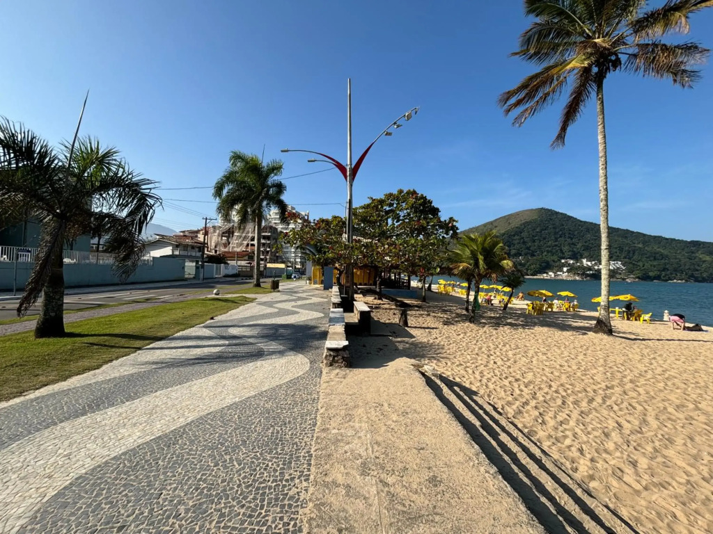 Apartamento beira mar com wifi, ar condicionado, 1 garagem, Check in 11h e Check out 15h