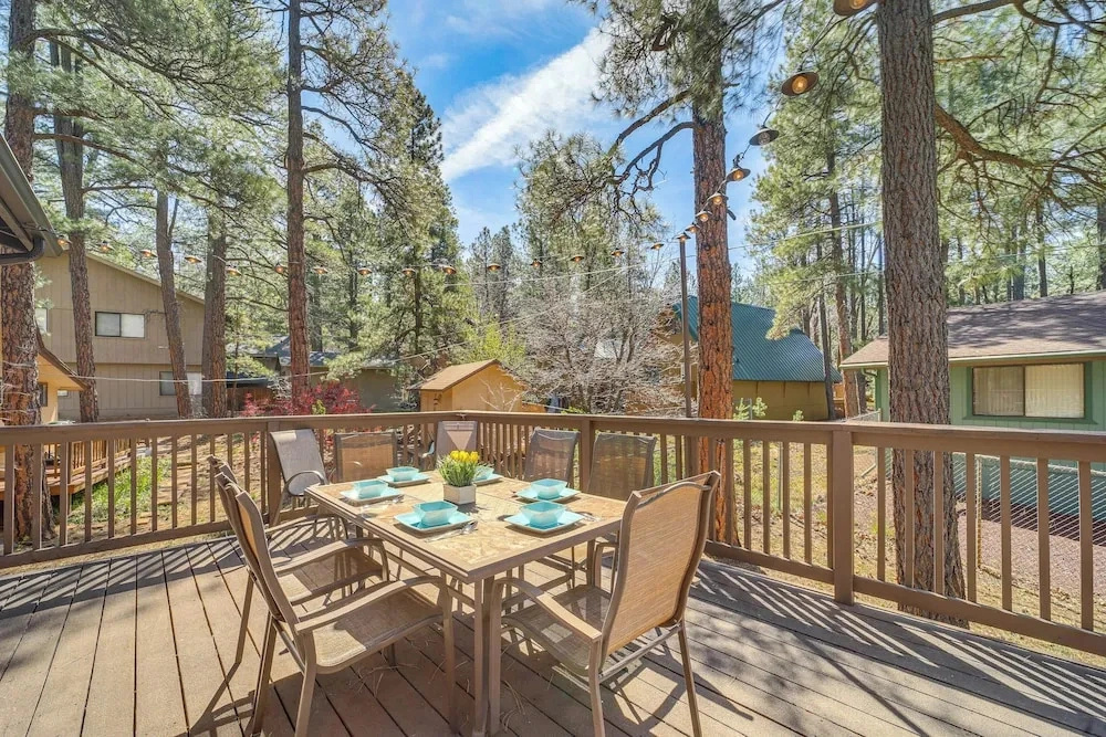 Spacious Yard & Deck! Great Space in Munds Park