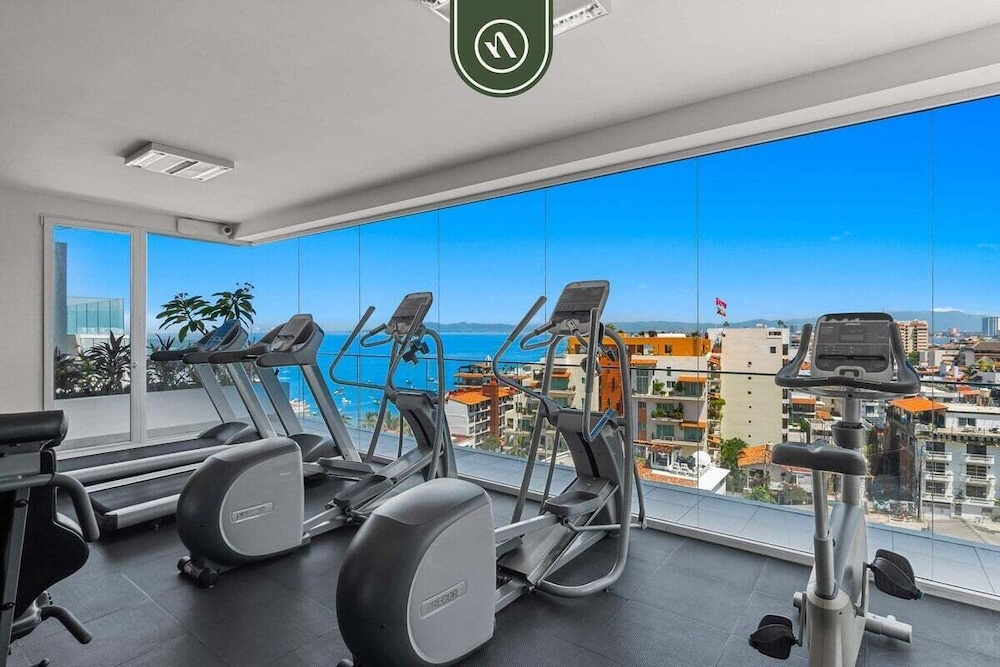 Amazing 1 BR Condo in Romantic Zone - Pool - Gym