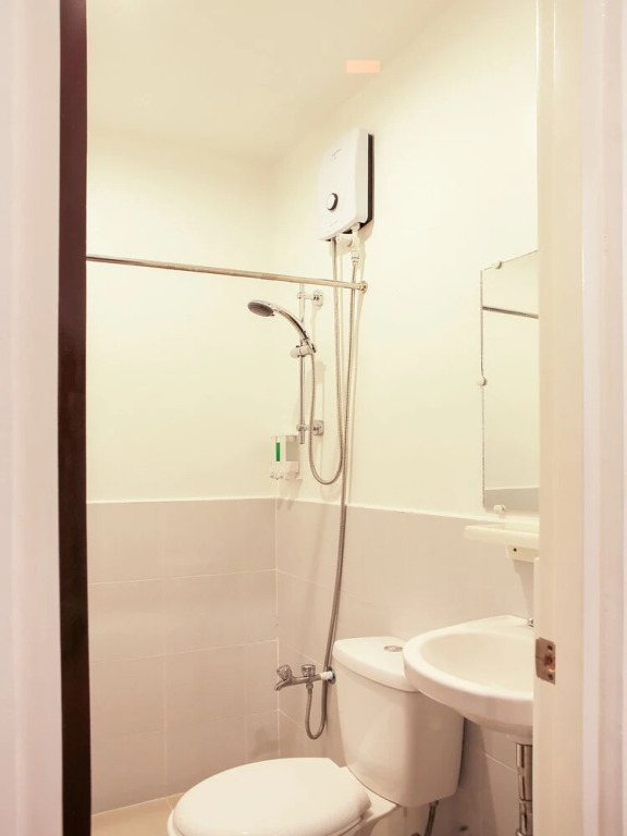 OYO 484 Gonzala Suites
