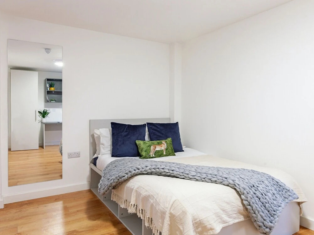 Rooms & Studios for STUDENTS Only BOLTON