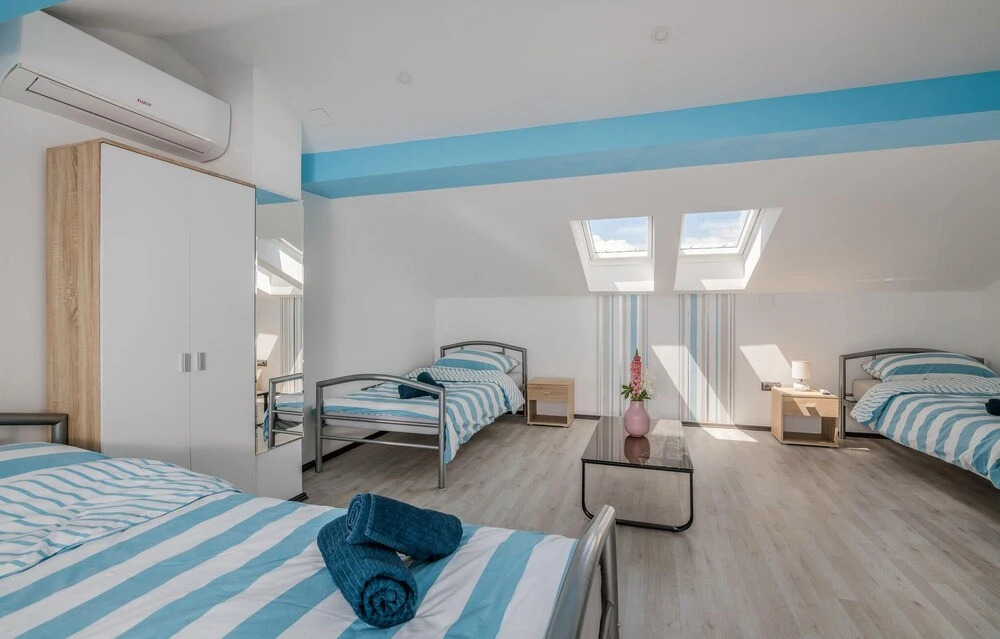 Beautiful Home in Brzac With Wifi and 2 Bedrooms