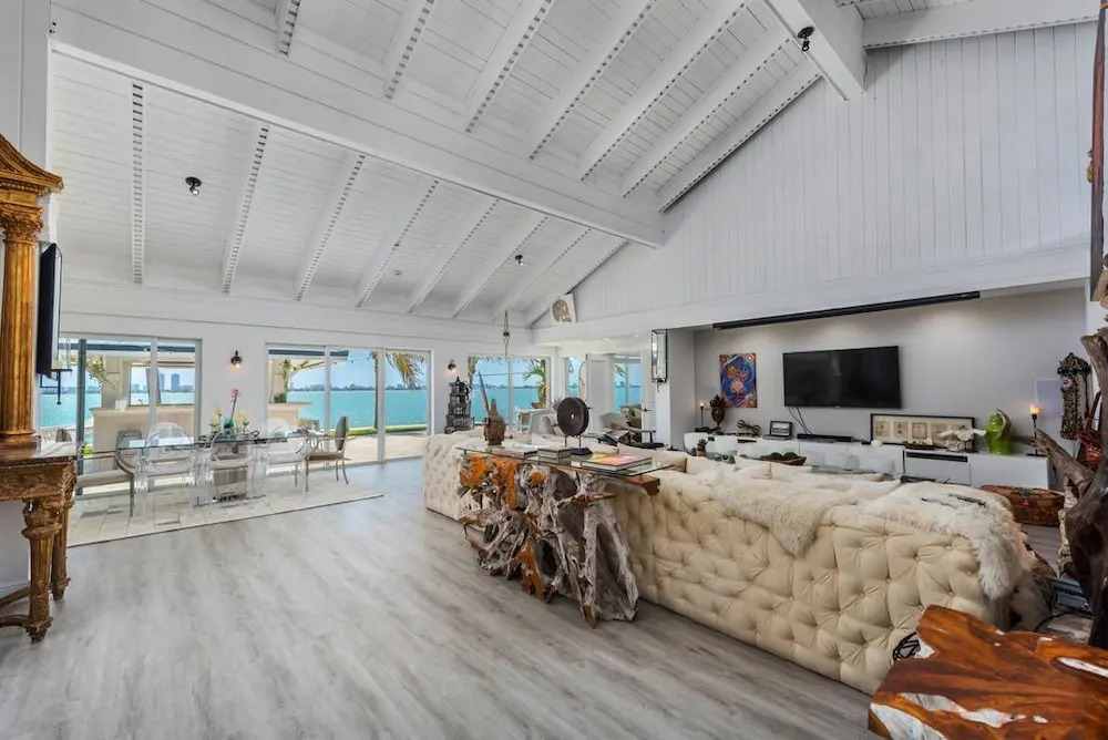 Villa Hashmi Luxury 5BD & 5BA Retreat on North Bay Island