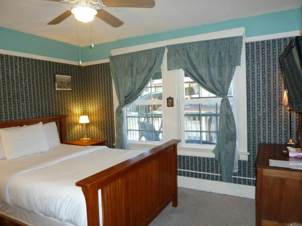 Отель Джеймстауна Americas Best Value Inn & Suites Royal Carriage