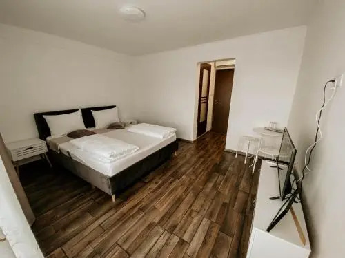 Paula Apartment & Rooms