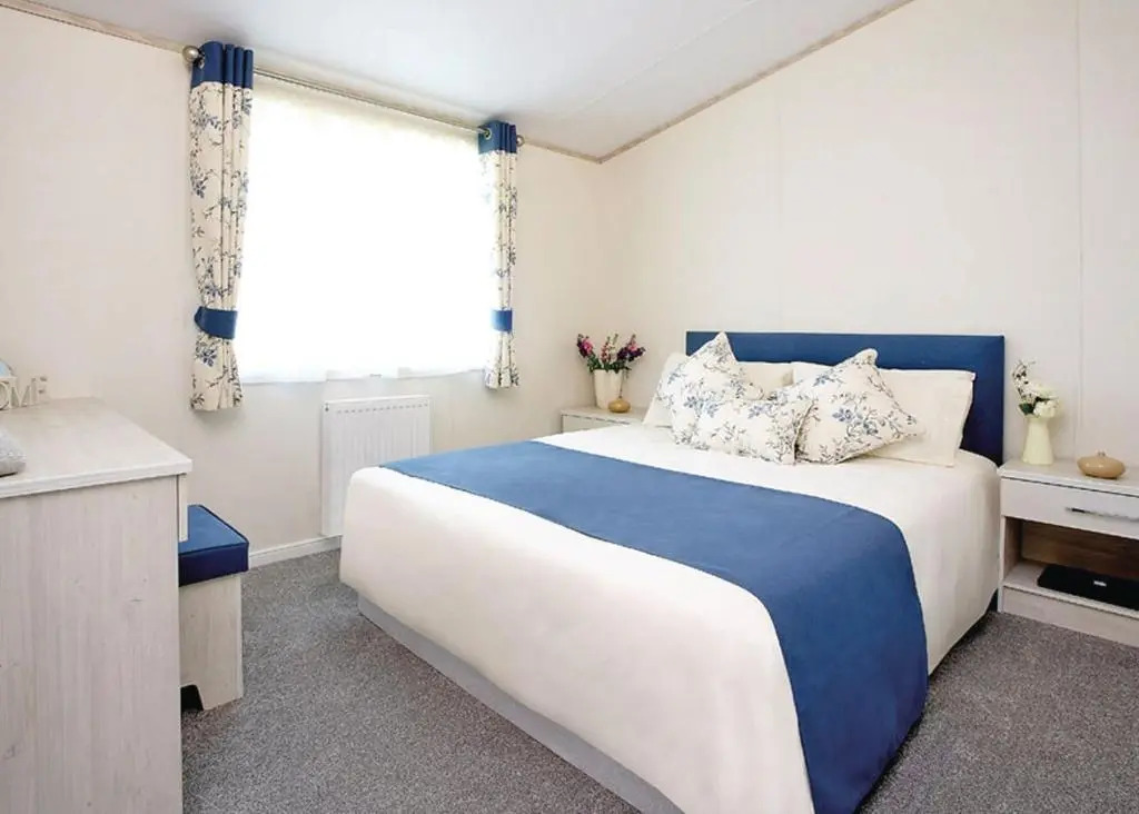 A HOME AWAY HOT TUB RETREAT AT Tattershall lakes country park