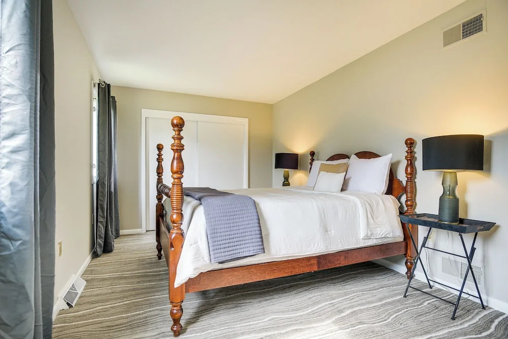 3 Mi to Downtown: Inviting Lancaster Home!