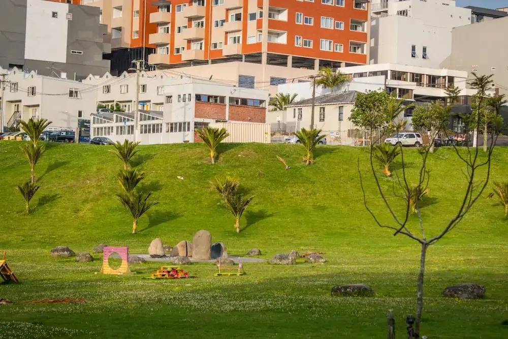 Sunny 3 Bedroom Townhouse Central With Park Views