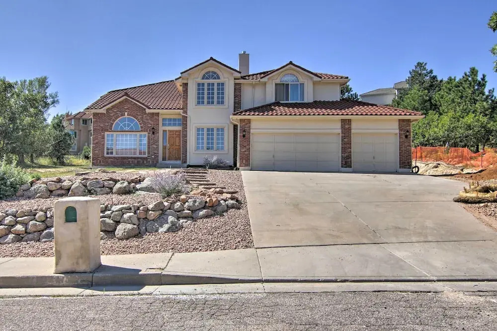 CO Springs Apartment < 6 Mi to Garden of the Gods!