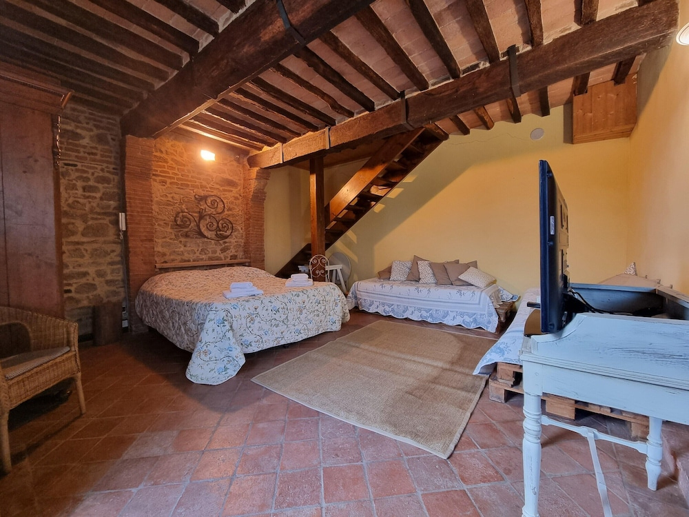 Farmhouse in Tuscany With Pool & Near Pisa