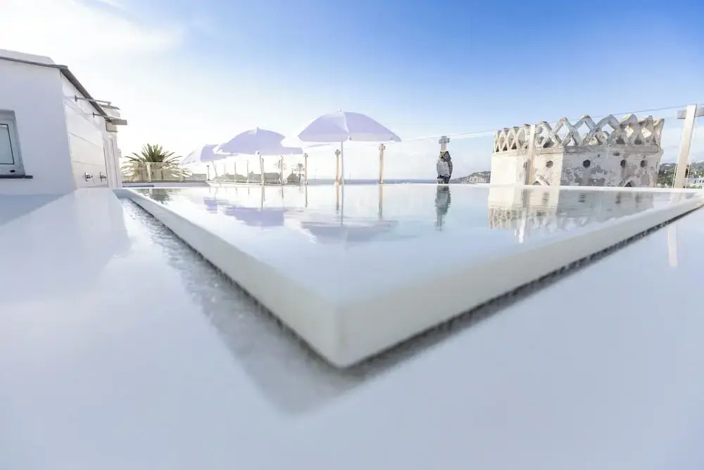 White 1903 - Rooftop Pool & Luxury Rooms
