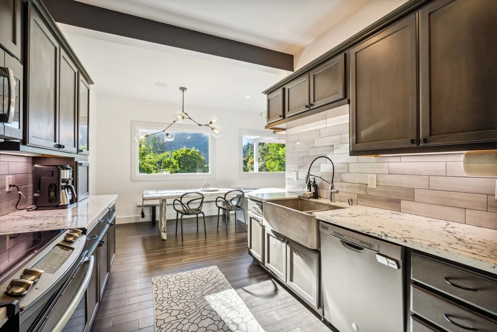 Pet’s FREE! Modern luxury steps from Russian River by Redawning