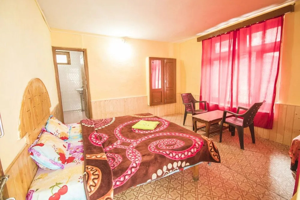 Giriraj Guest House