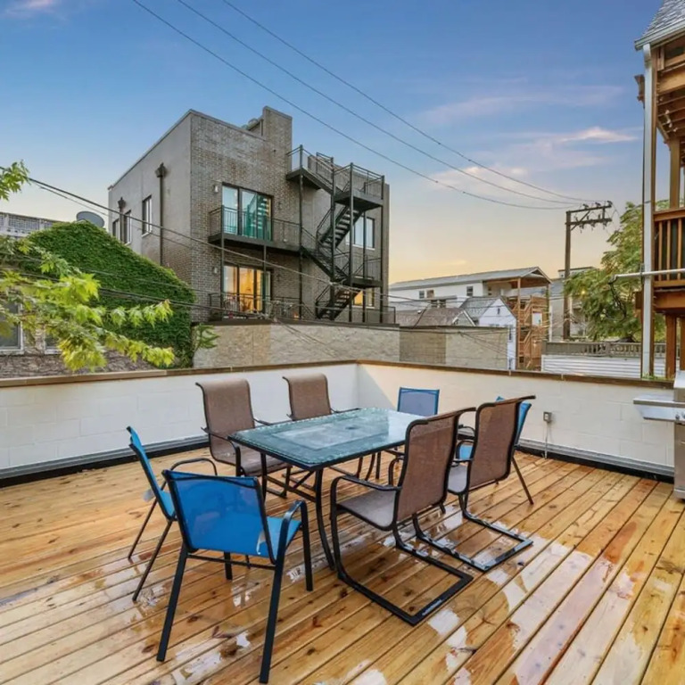 Luxurious 8 Bed Retreat State of the Art Theater