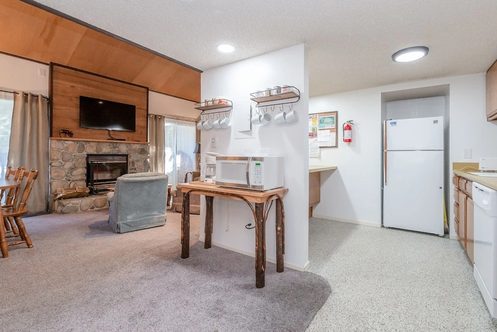 New Listing! Downtown Condo w/ Fireplace & Pool condo