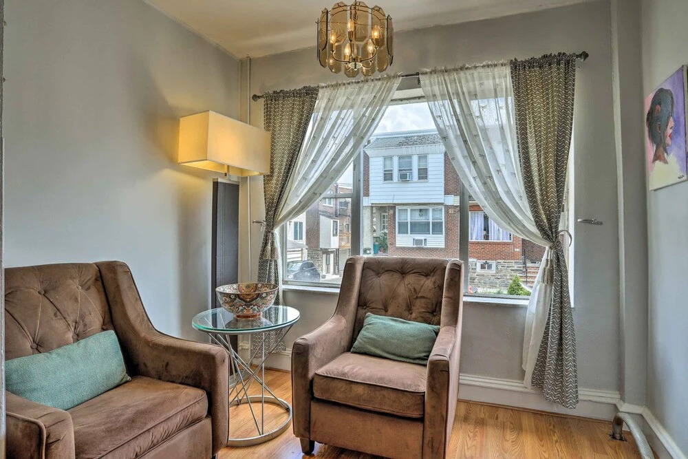 South Philly Townhome: 3 Mi to Center City