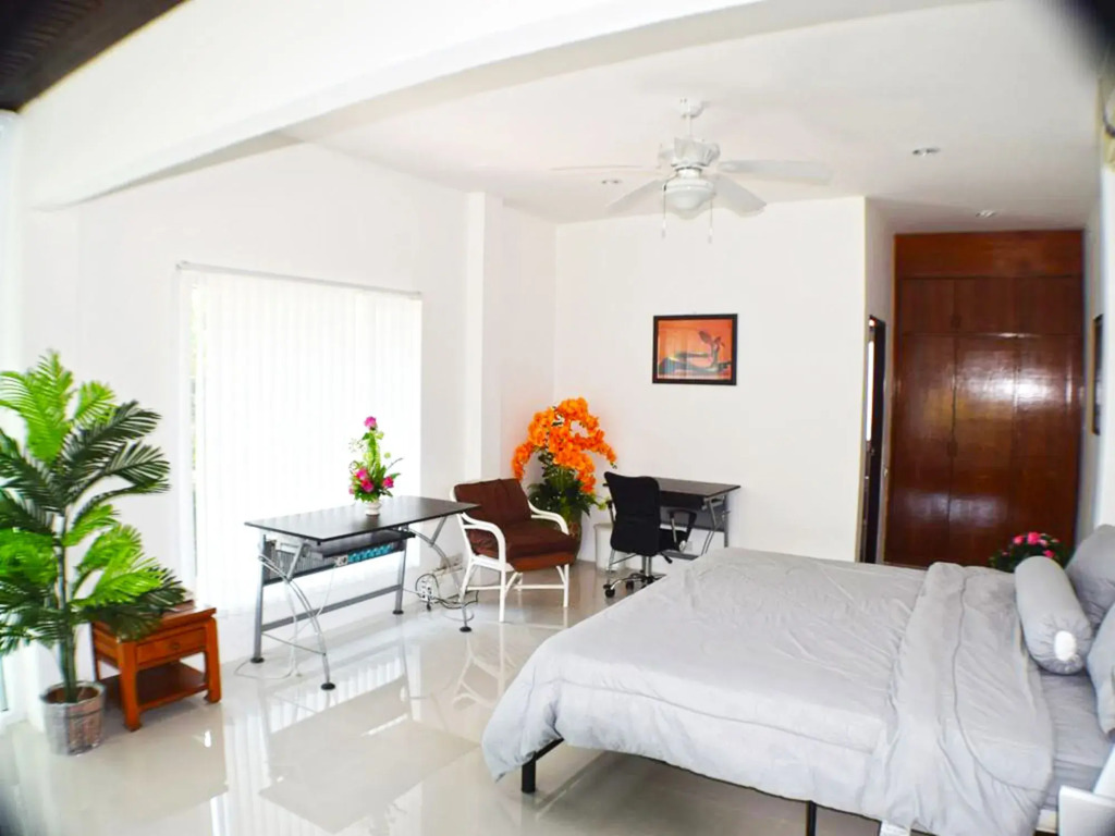 Luxury 5 Bed 5 Bath Villa