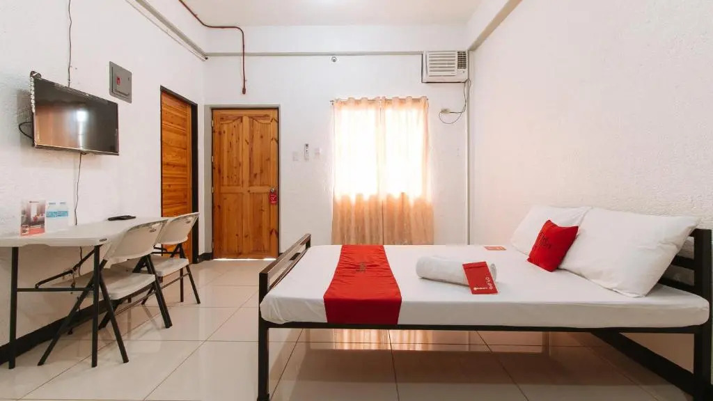 RedDoorz Plus near Tambo Paranaque