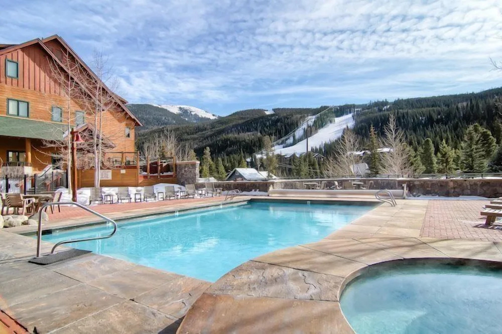 2 Bedroom Colorado Mountain Vacation Rental In River Run Village With Hot Tub Access And Walking Distance To Ski