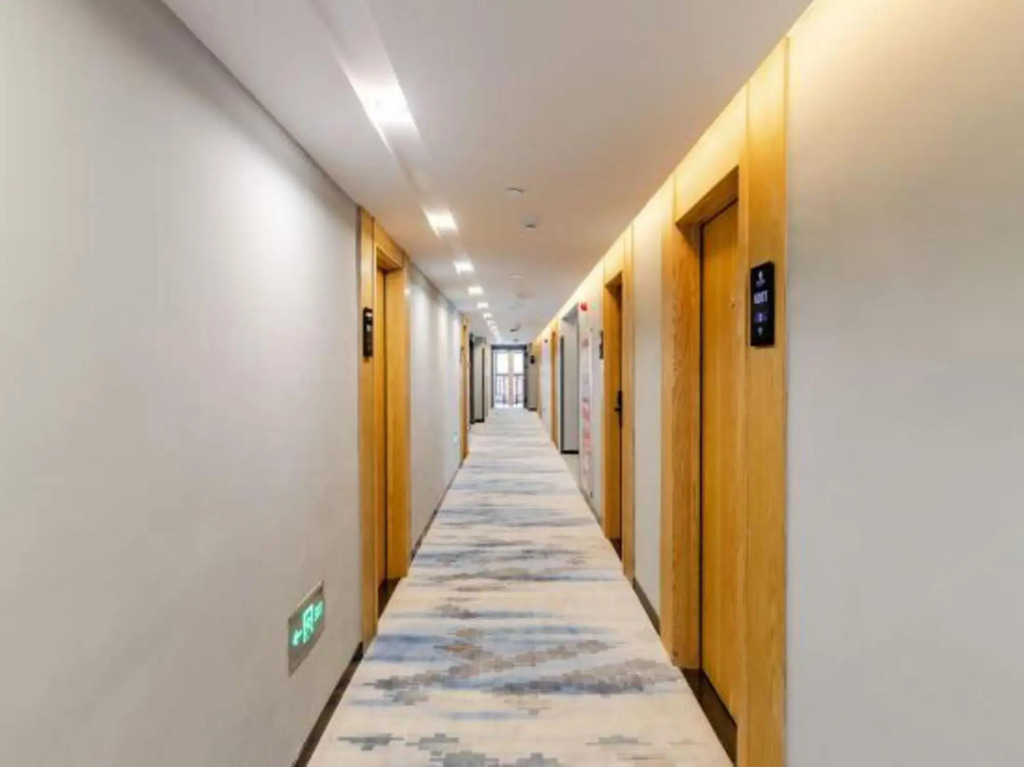 Langyue Fashion Hotel (Chizhou RT-Mart)