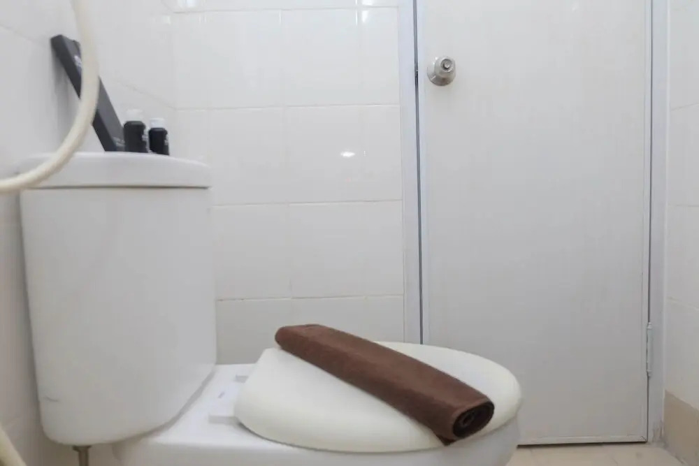 Minimalist And Cozy Stay 2Br At Bassura City Apartment