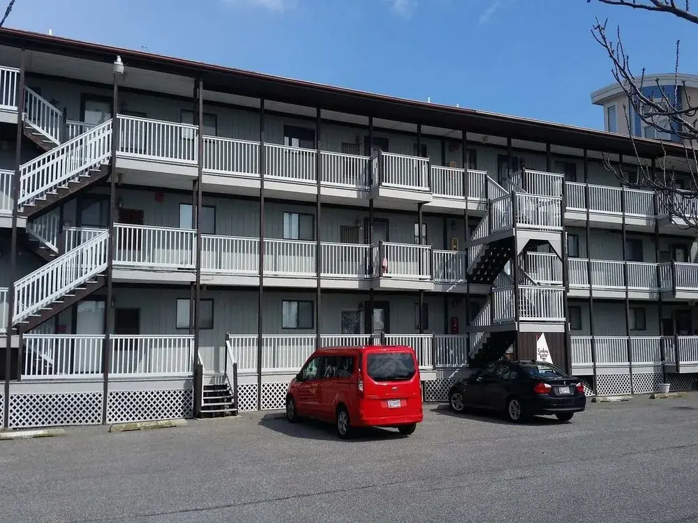 Seabay Vista II 303 2 Br condo by RedAwning