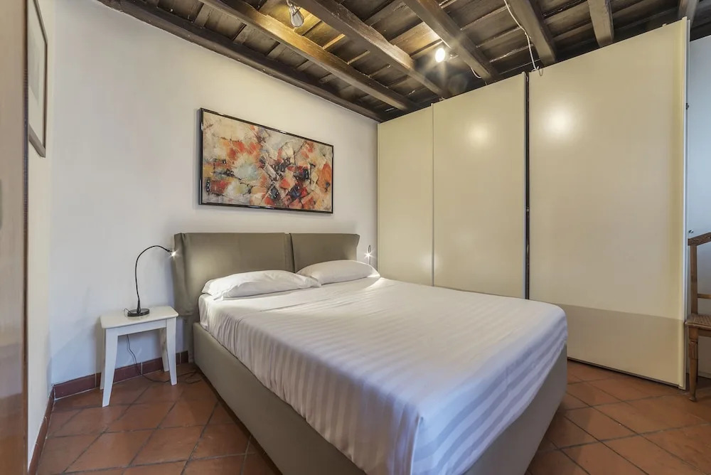 Stylish Flat Domus Aurea