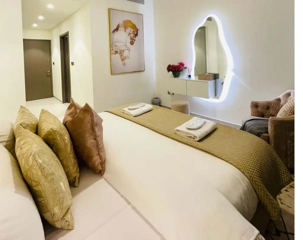Direct Burj Khalifa View I Minutes Walk to Dubai Mall I Stunning Fountain Views I One Lux Stay Grande Signature Residence