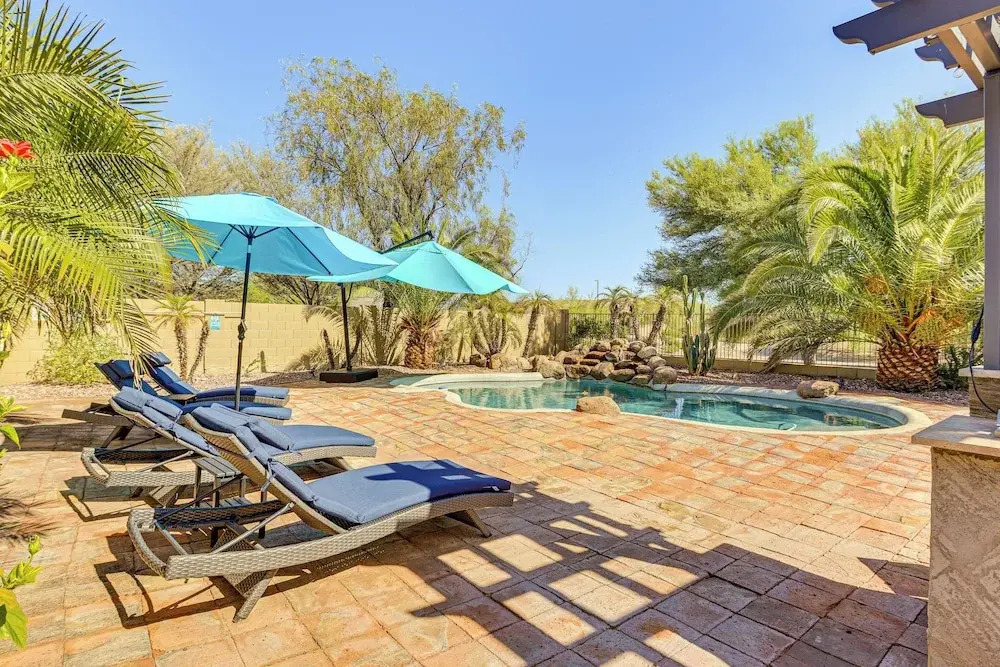 11 Mi to Phoenix Raceway: Luxury Sonoran Oasis!