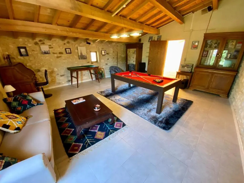 GROOMI - La Pouzilhacoise : Grande demeure avec patio !