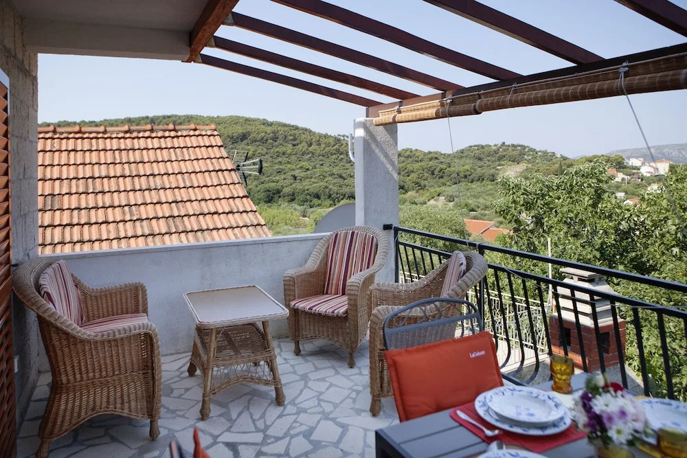 A1 - apt w. Terrace, Just 3 min Walk to the Beach