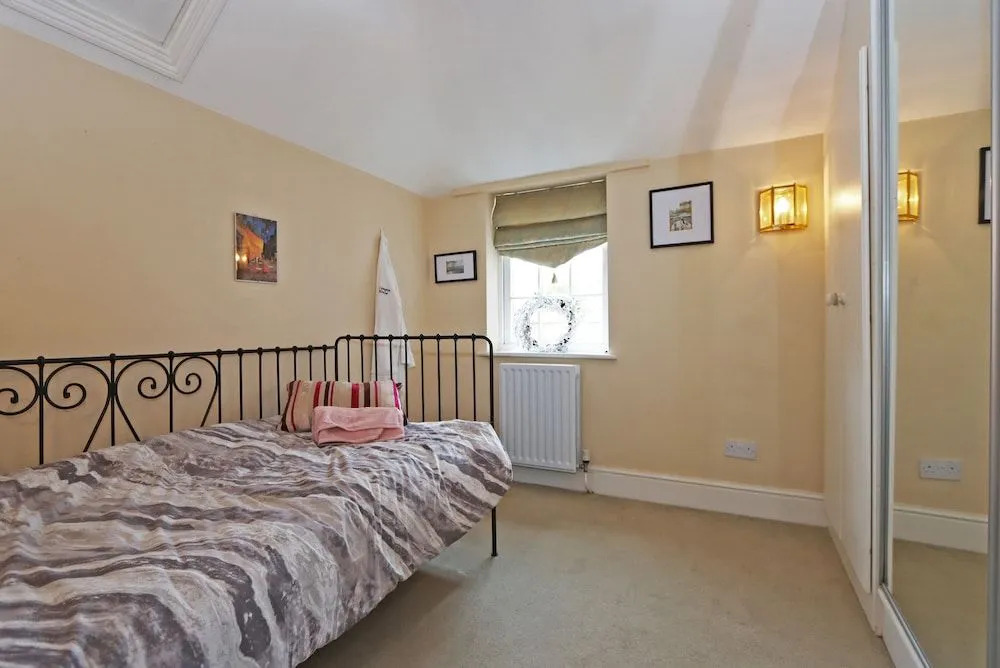Compton House Snug