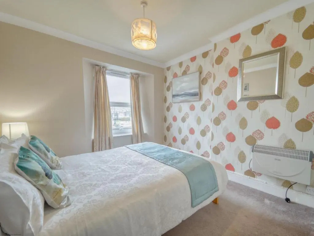 Apartment 6 - 1 Bedroom Town view